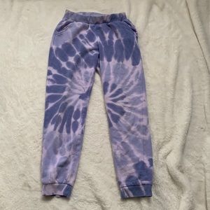 these are in great condition, they are blueish tie die and they have pockets !